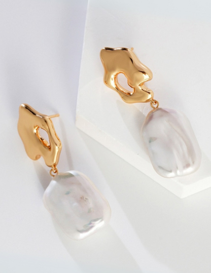 Golden pebble baroque earrings