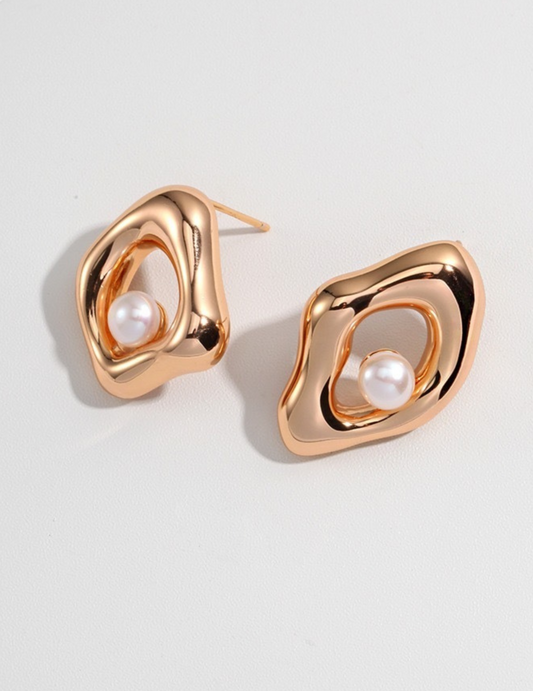 Gold-Vogue-asymmetrische-Ohrringe
